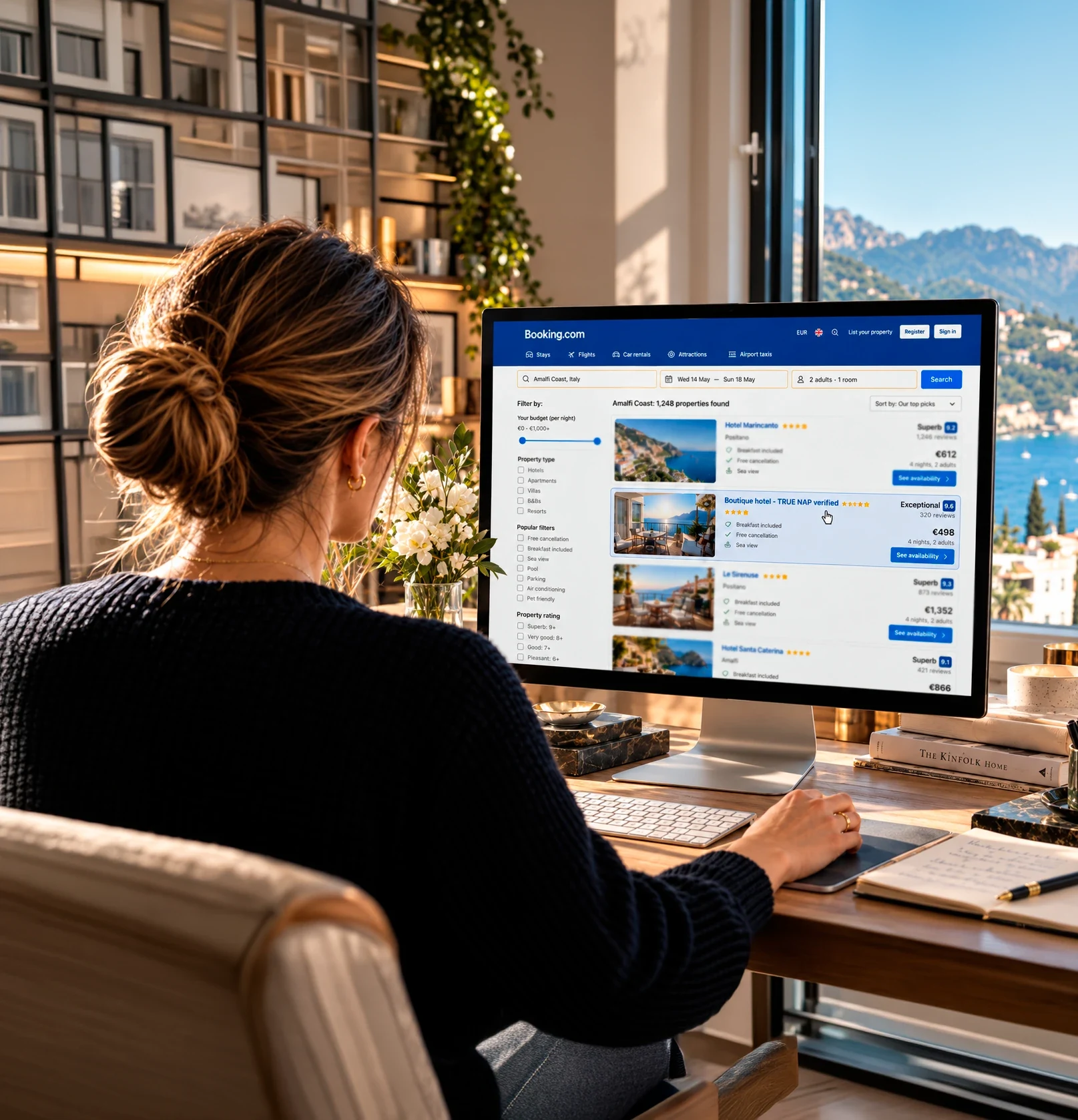 Huésped viendo en una web de reservas la ficha de un hotel con el sello TRUE NAP verified